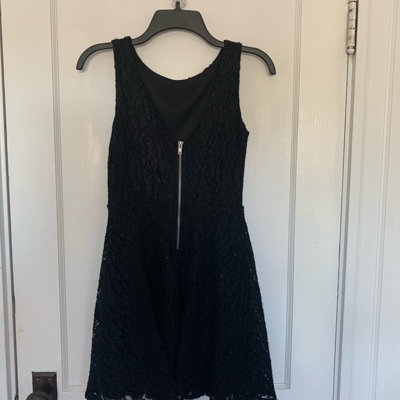 Black lace dress - Picture 3 of 3